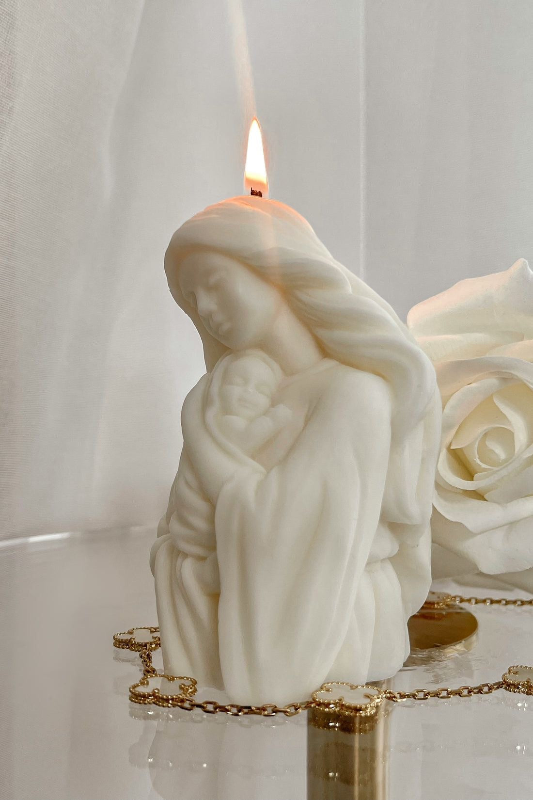 Vela Virgen María